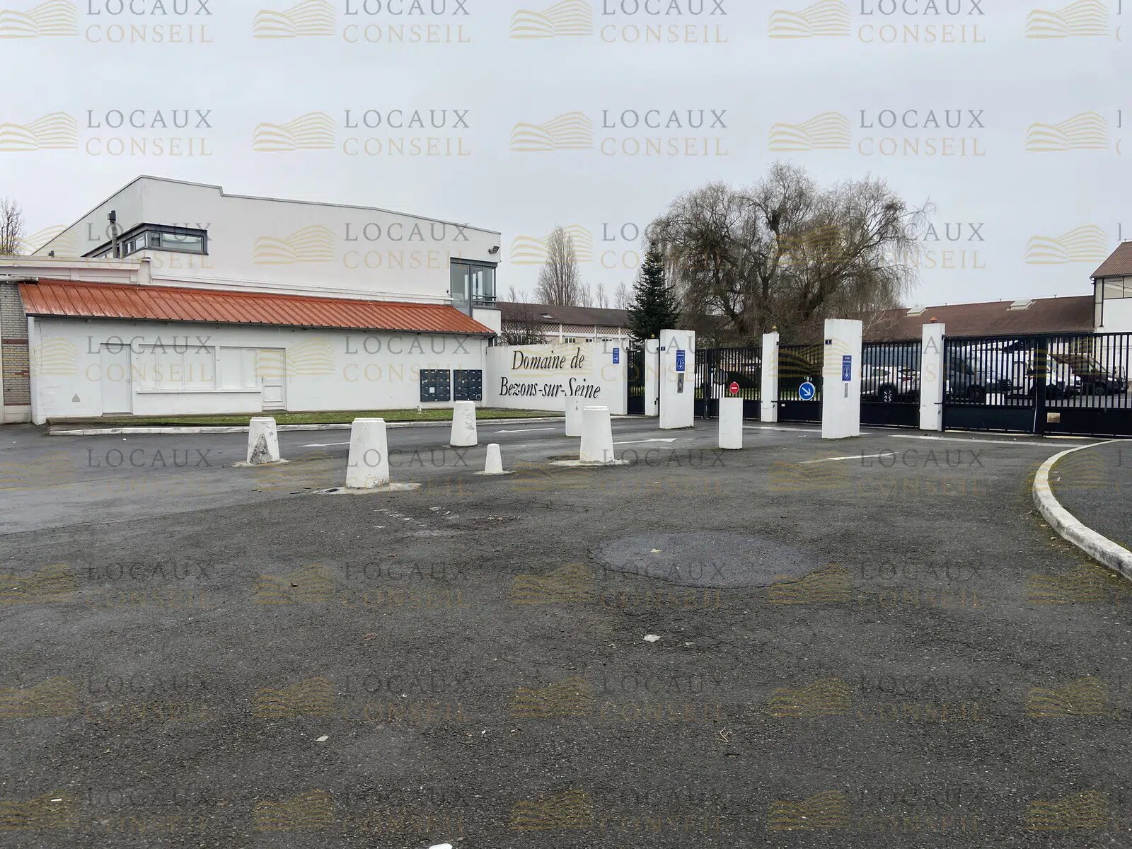 Flex in Bezons for lease Primary Photo- Image 1 of 6