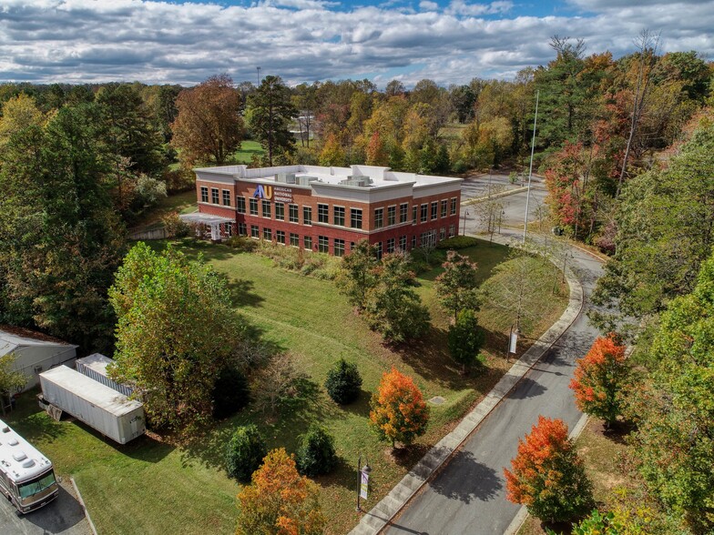 3926 Seminole Trl, Charlottesville, VA for sale - Building Photo - Image 3 of 46