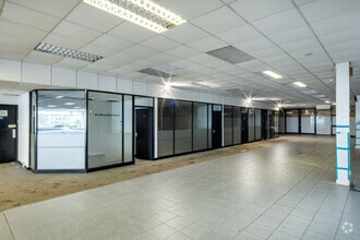 Pottery Ln W, Chesterfield for lease Interior Photo- Image 1 of 13