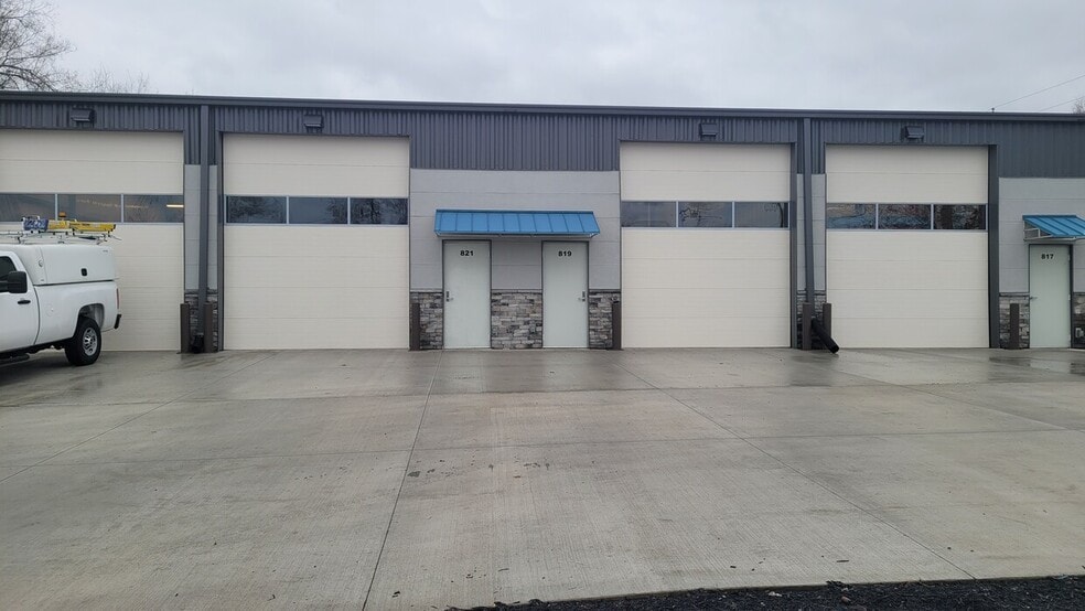815 E Park St, Olathe, KS for lease - Building Photo - Image 3 of 14