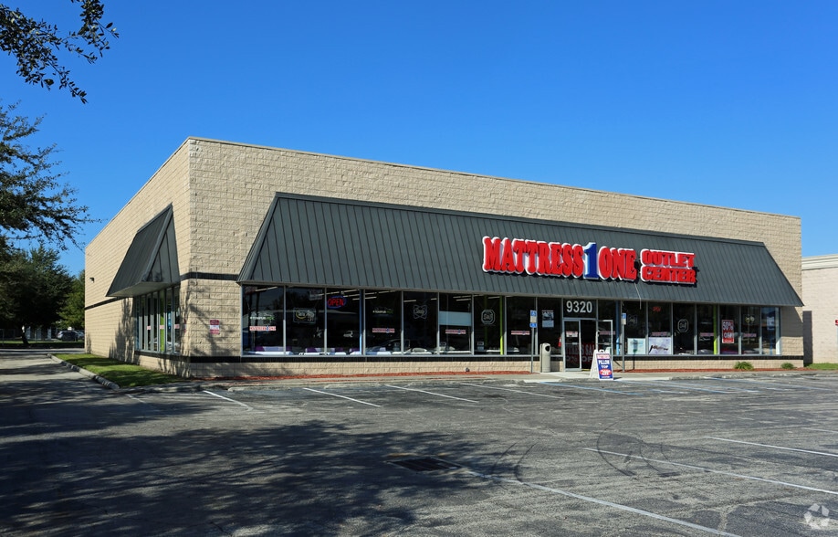 9320 S Orange Blossom Trl, Orlando, FL for lease - Building Photo - Image 1 of 3