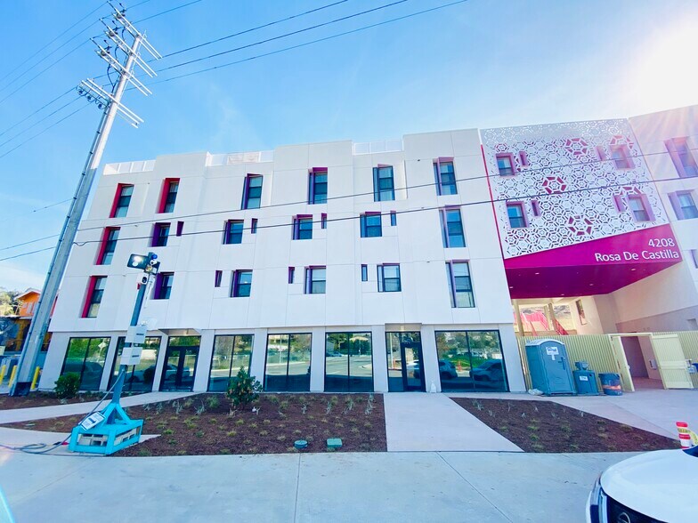 4208 E Huntington Dr S, Los Angeles, CA à louer - Photo du bâtiment - Image 3 de 15