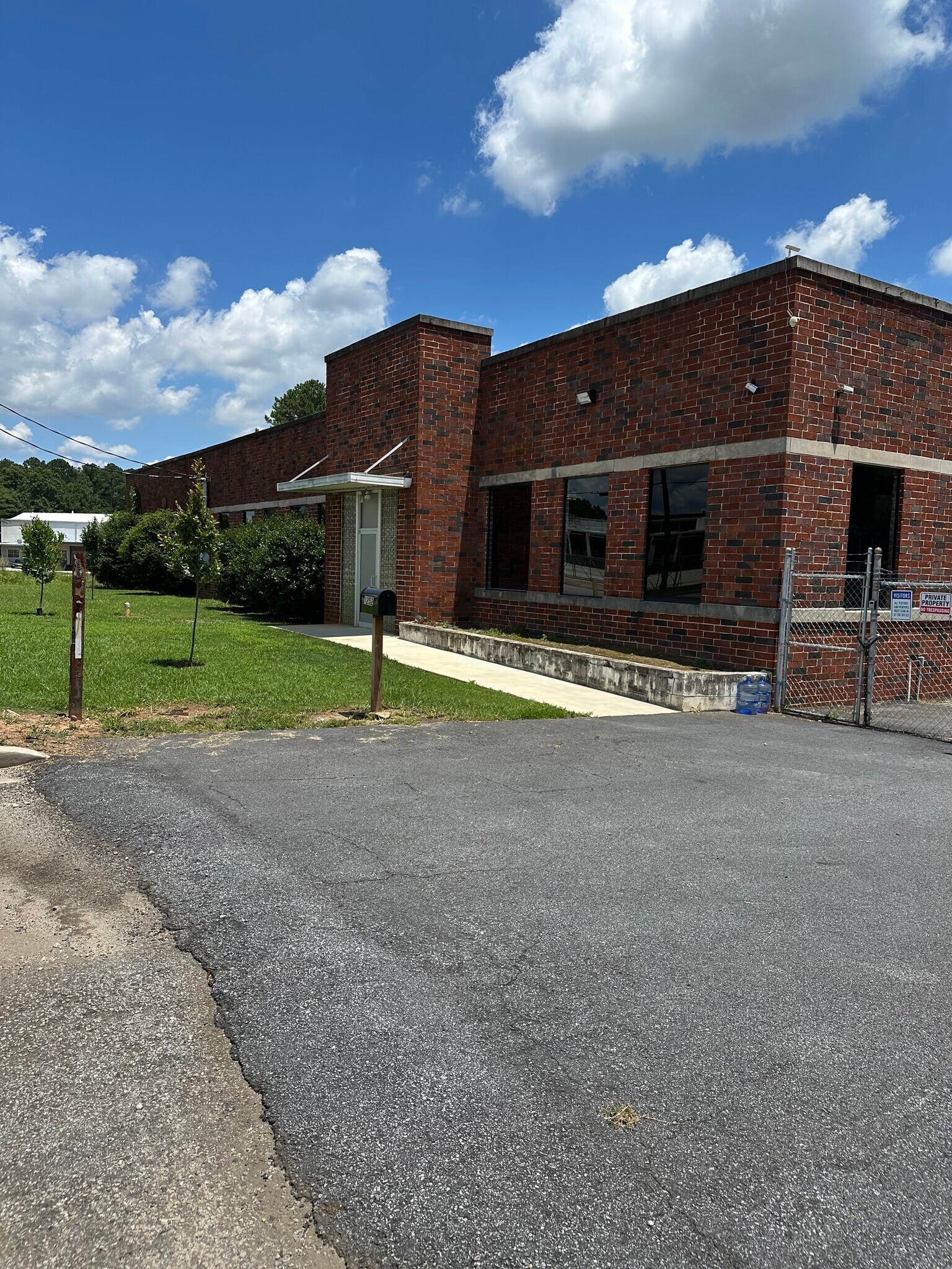 1252 Oakleigh Dr, East Point, GA for sale Building Photo- Image 1 of 1