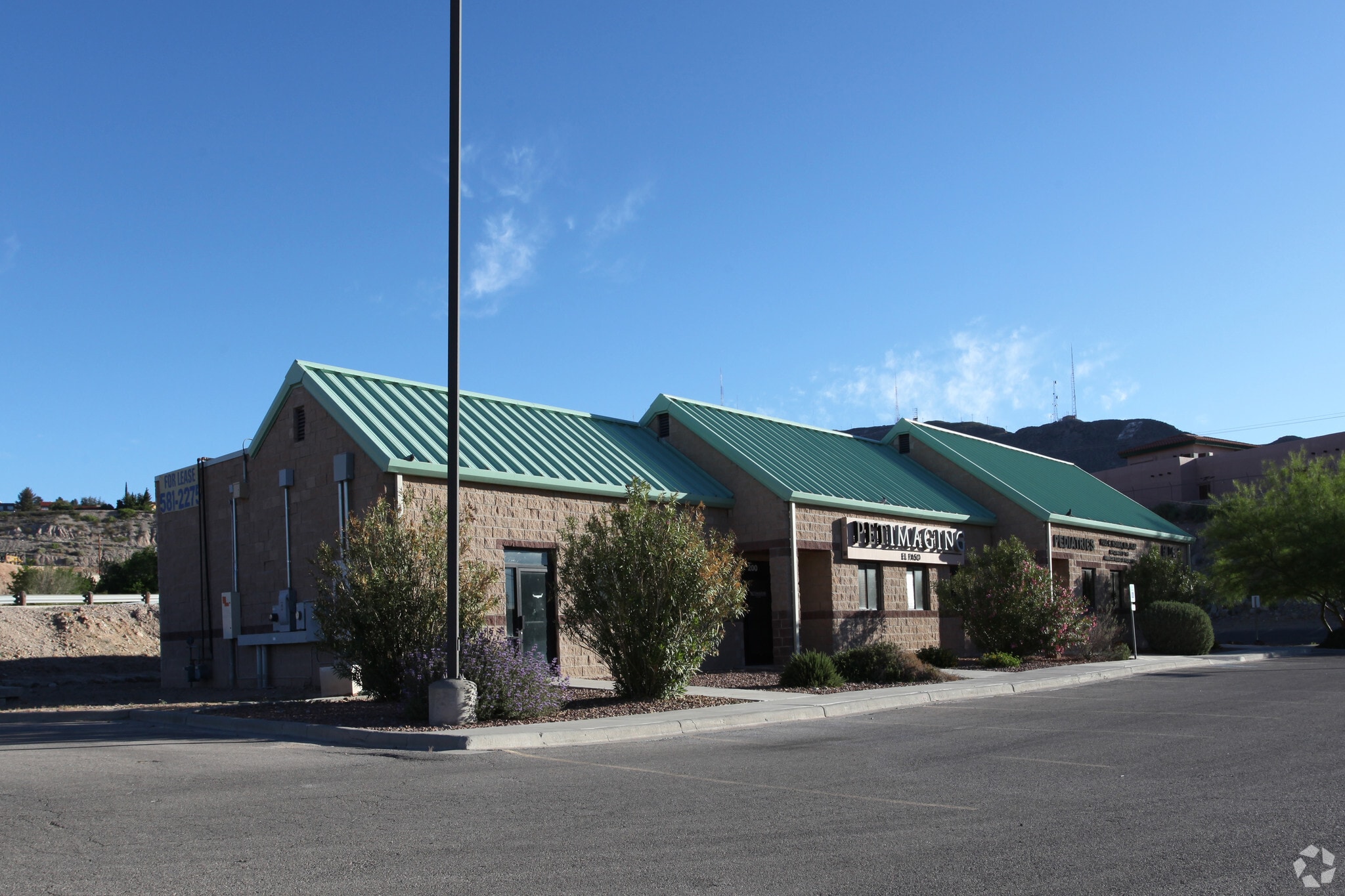 1225 E Cliff Dr, El Paso, TX for lease Primary Photo- Image 1 of 7
