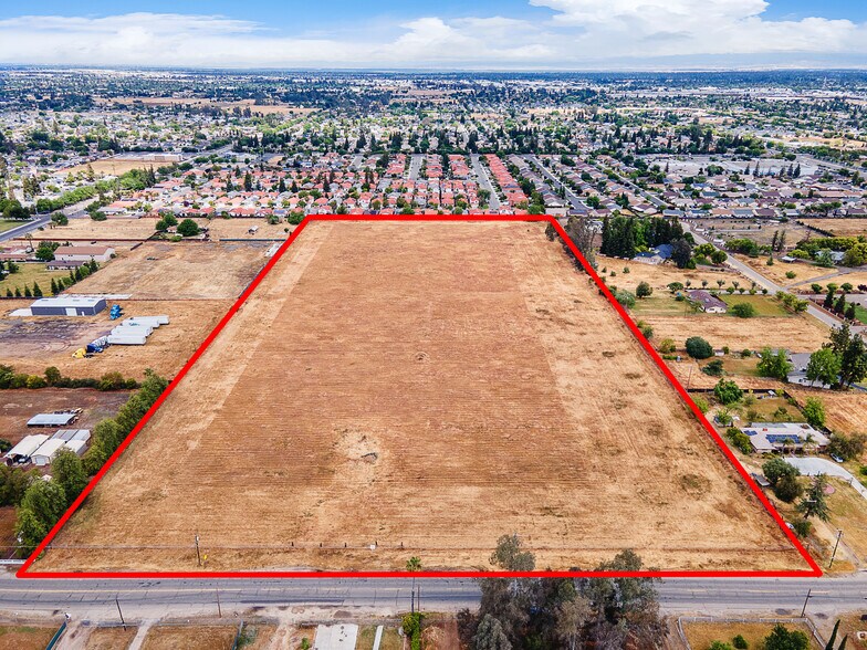4260 W McKinley Ave, Fresno, CA à vendre - Photo du bâtiment - Image 2 de 4