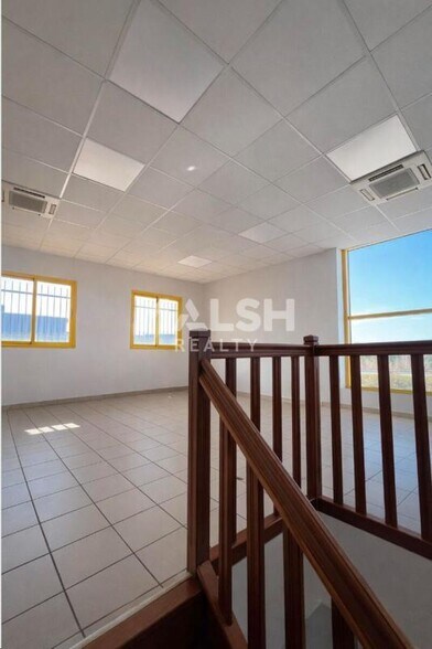 Flex in La Verpillière for lease - Interior Photo - Image 3 of 4