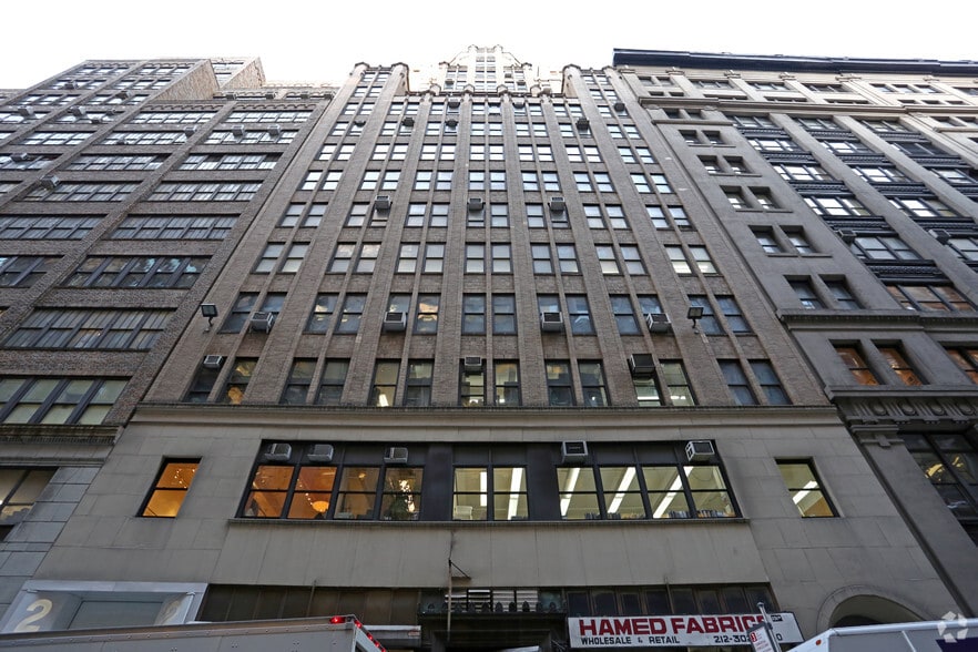 251 W 39th St, New York, NY for lease - Building Photo - Image 2 of 11