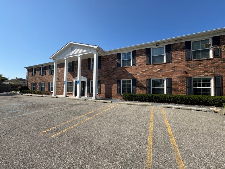 8123 Grand River Rd, Brighton, MI à louer - Photo du bâtiment - Image 1 de 15