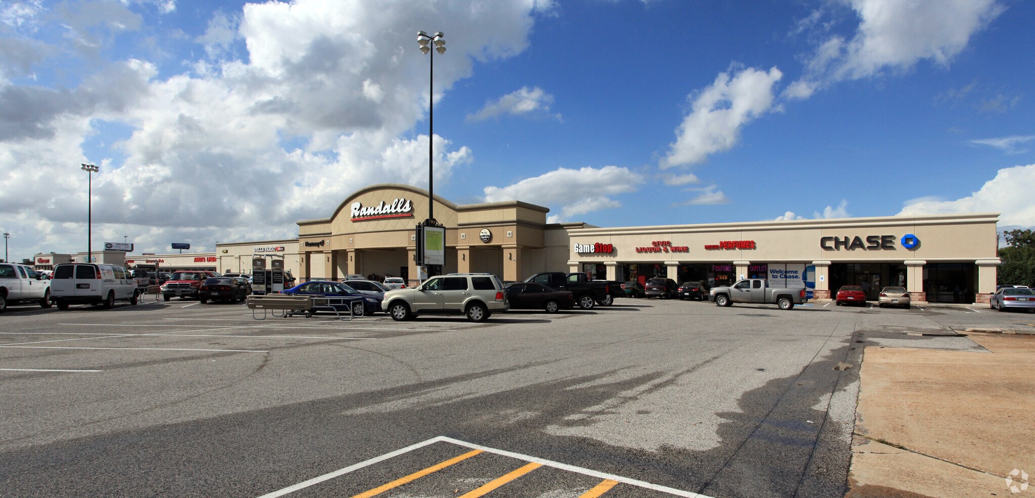 5240-5392 W 34th St, Houston, TX for lease Primary Photo- Image 1 of 22