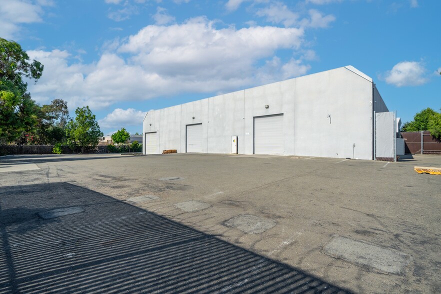 193-199 Topaz St, Milpitas, CA for lease - Building Photo - Image 3 of 16