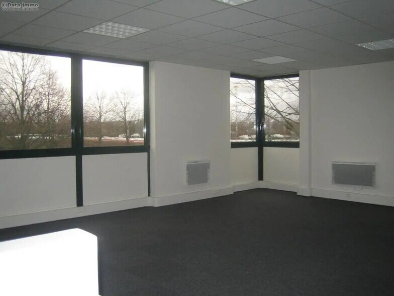 Industrial in Villepinte for lease - Building Photo - Image 3 of 18