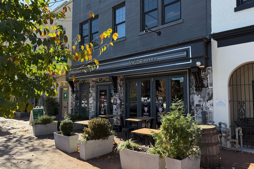 723 8th St SE, Washington, DC for sale - Building Photo - Image 3 of 18