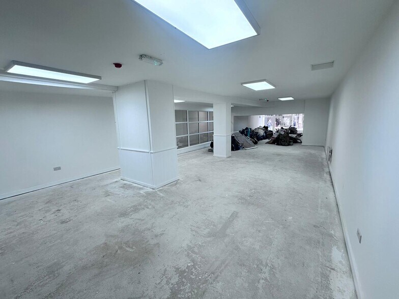 24 Fore St, Bodmin à louer - Photo du bâtiment - Image 2 de 6