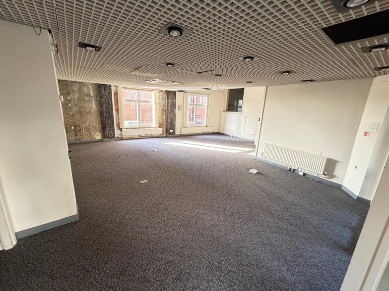 18 Hamilton Rd, Felixstowe for sale - Interior Photo - Image 3 of 6