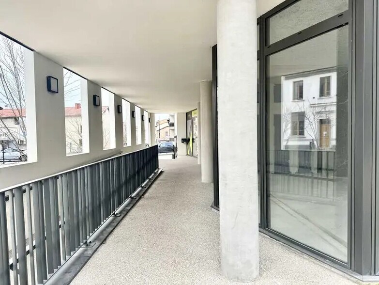 43 Rue De La Republique, Genas à vendre - Photo du bâtiment - Image 1 de 4