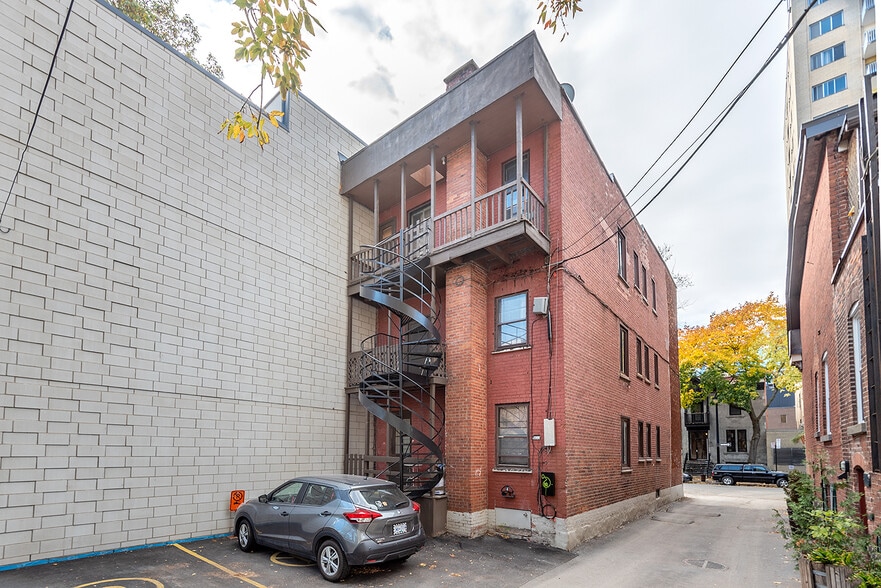 1441 St Chomedey, Montréal, QC for sale - Primary Photo - Image 1 of 1