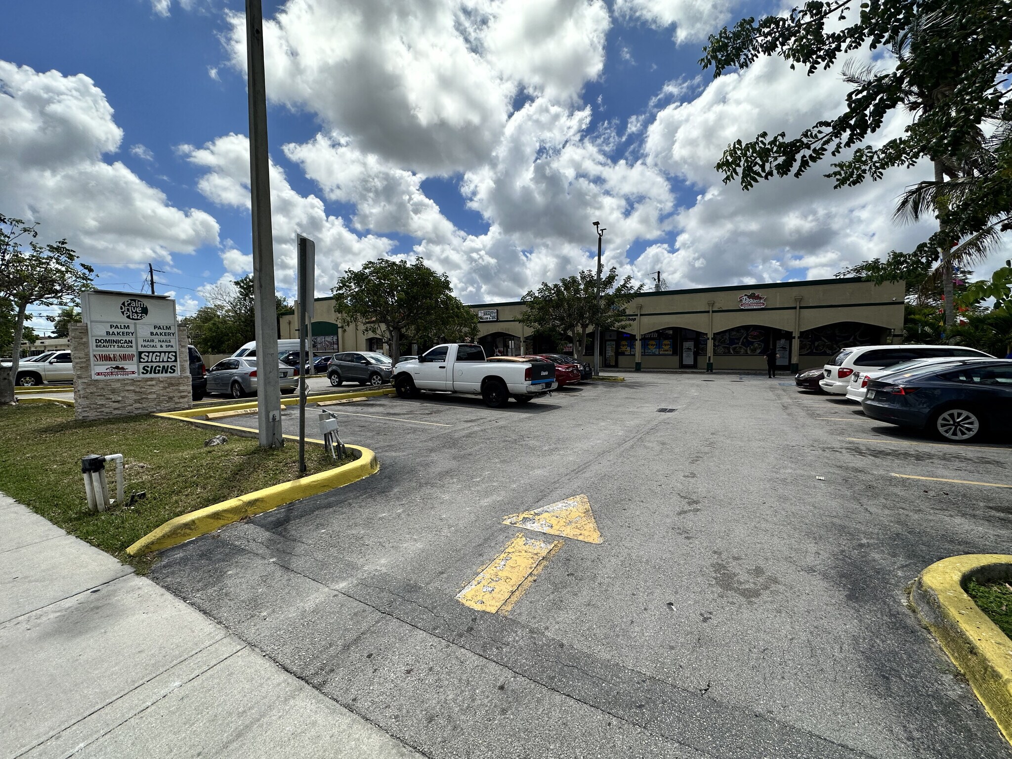 941 W Palm Dr, Homestead, FL à louer Photo du bâtiment- Image 1 de 3