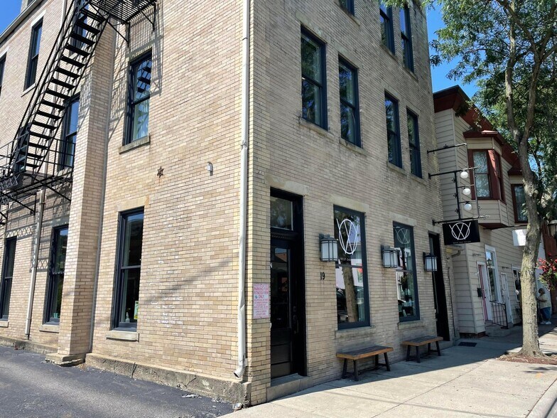 19 E Waterloo St, Canal Winchester, OH à louer - Photo du bâtiment - Image 1 de 11