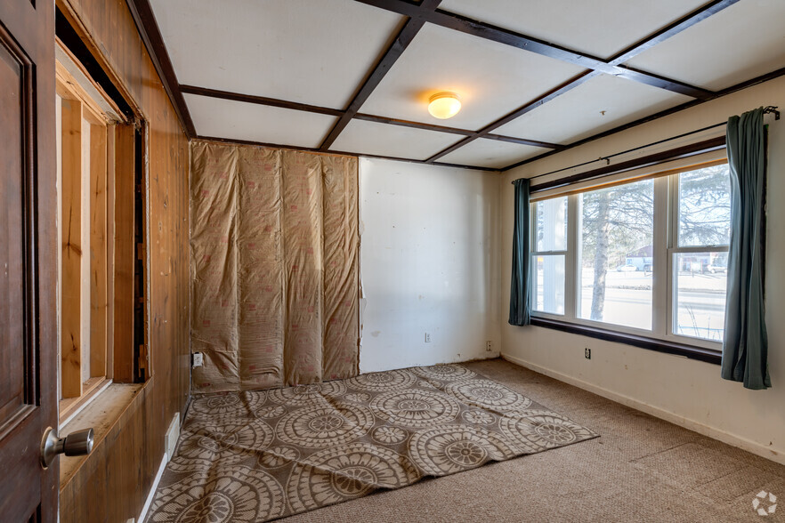 456 Ortonville Rd, Ortonville, MI for sale - Interior Photo - Image 3 of 12