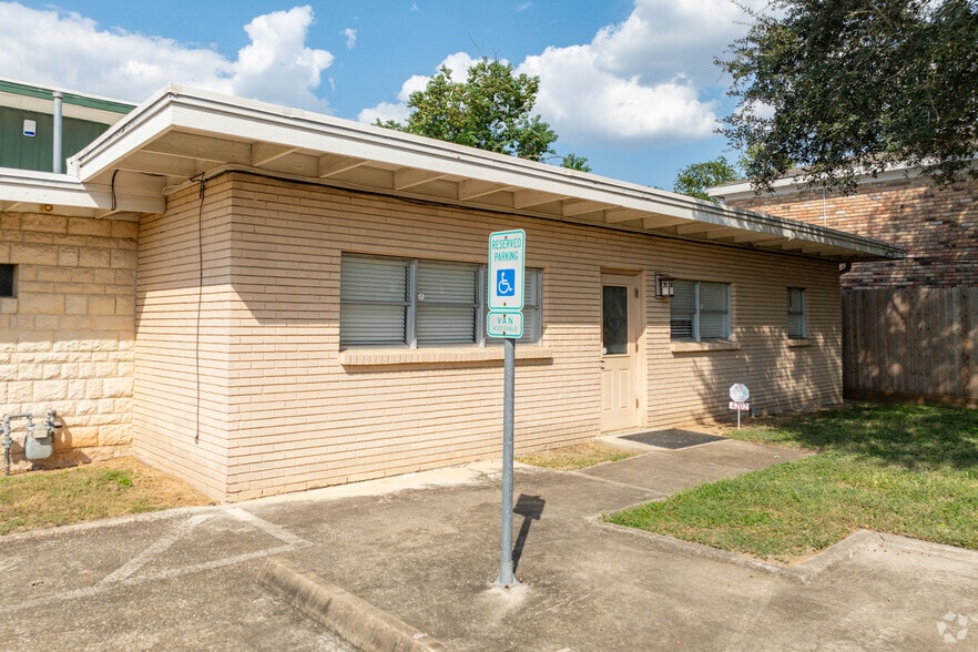 4202 Sherwood Ln, Houston, TX à vendre - Photo du bâtiment - Image 3 de 21
