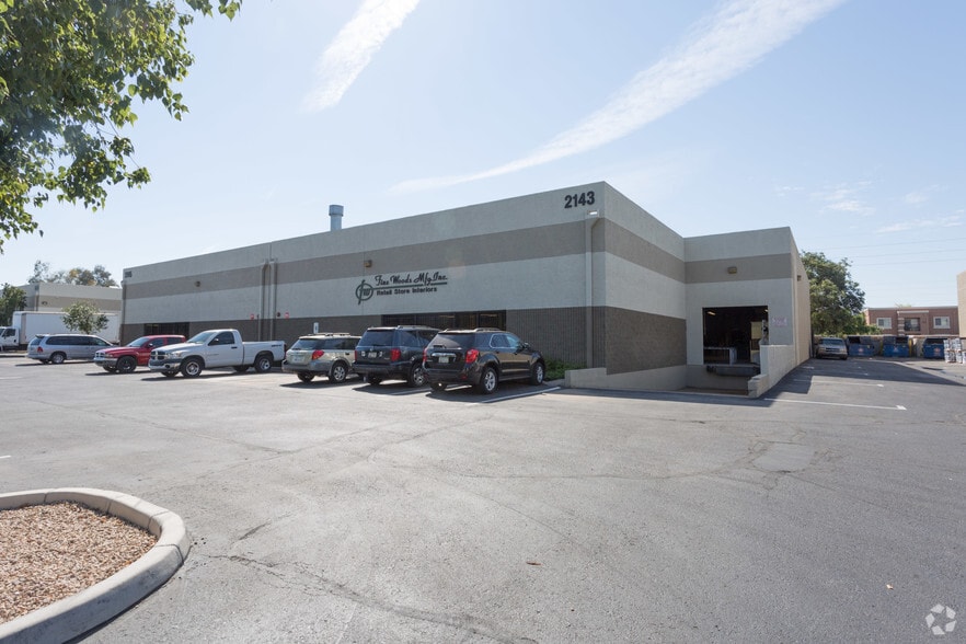 2145-2153 E Jones Ave, Phoenix, AZ for lease - Building Photo - Image 2 of 6