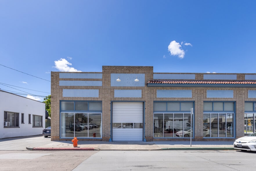 402 W Chapman Ave, Orange, CA for lease - Building Photo - Image 3 of 28