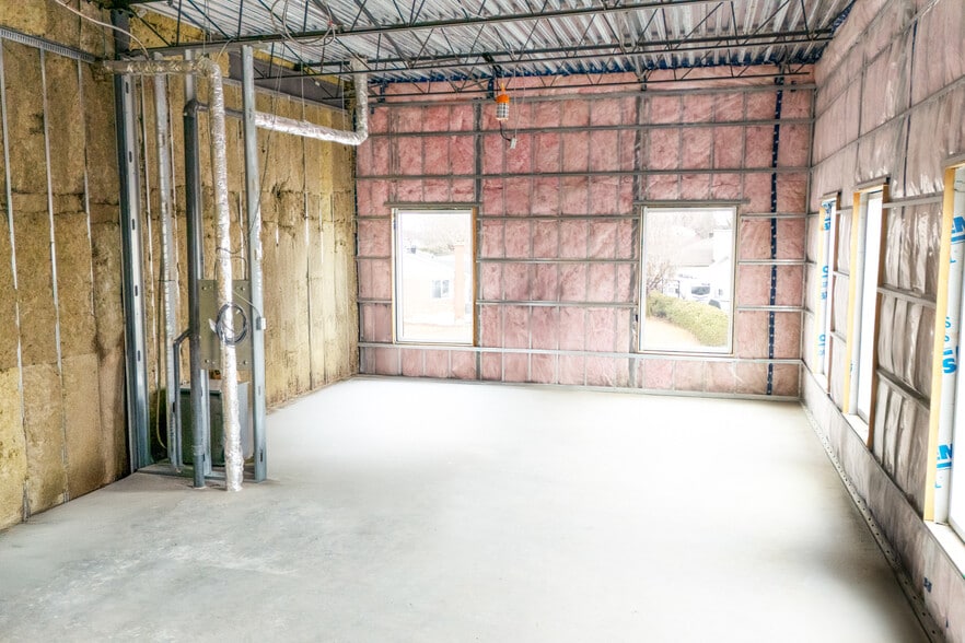 906 Rue Principale, Granby, QC à louer - Photo du bâtiment - Image 2 de 3
