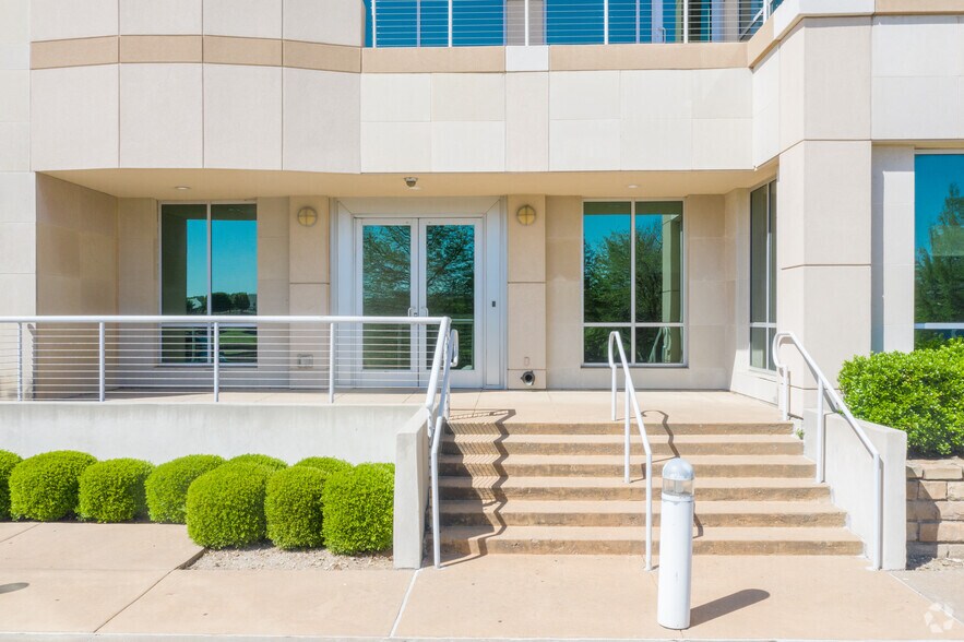 6351 Preston Rd, Frisco, TX à louer - Photo du bâtiment - Image 3 de 4
