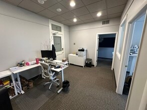306 S Washington Ave, Royal Oak, MI for lease Interior Photo- Image 2 of 9