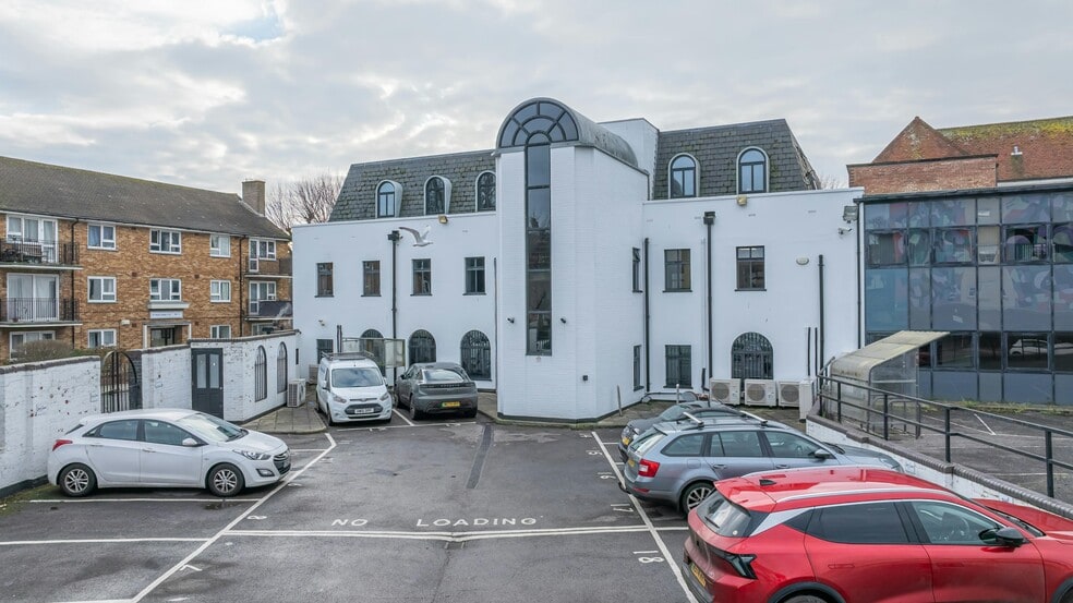 7 Kings Rd, Southsea for lease - Building Photo - Image 2 of 21