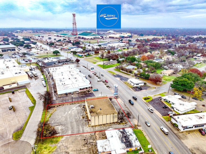 1210 Lake Air Dr, Waco, TX for sale - Building Photo - Image 2 of 30