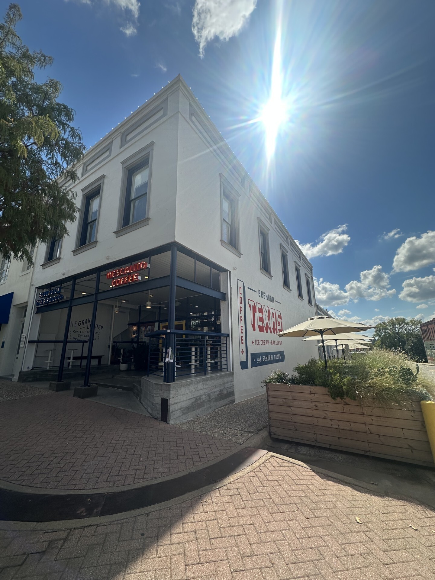 100-102 E Alamo St, Brenham, TX for lease Building Photo- Image 1 of 12