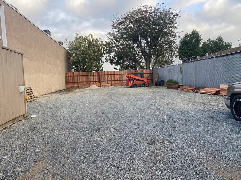 701 E Adele St, Anaheim, CA à louer - Photo du bâtiment - Image 3 de 6