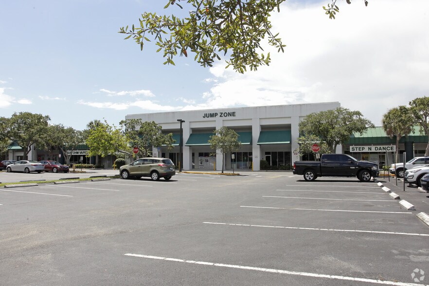 10018-10146 W Oakland Park Blvd, Sunrise, FL for lease - Building Photo - Image 3 of 7