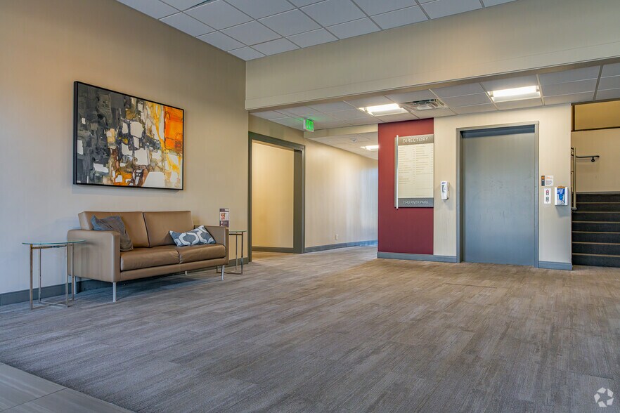 1540 River Park Dr, Sacramento, CA à louer - Hall d’entrée - Image 2 de 5