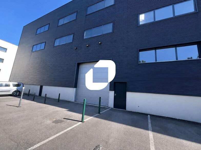 Flex in Chelles for lease - Building Photo - Image 2 of 11