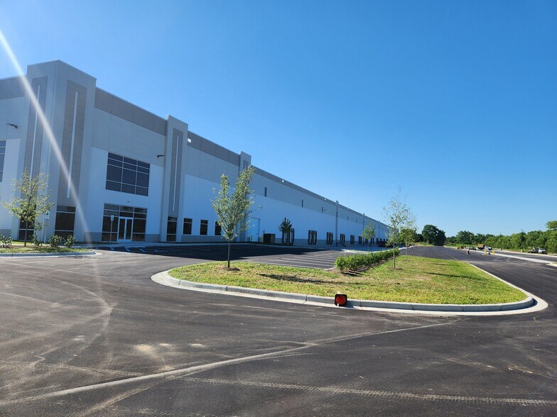 9822 E 400 N, Brownsburg, IN à louer - Photo du bâtiment - Image 3 de 5