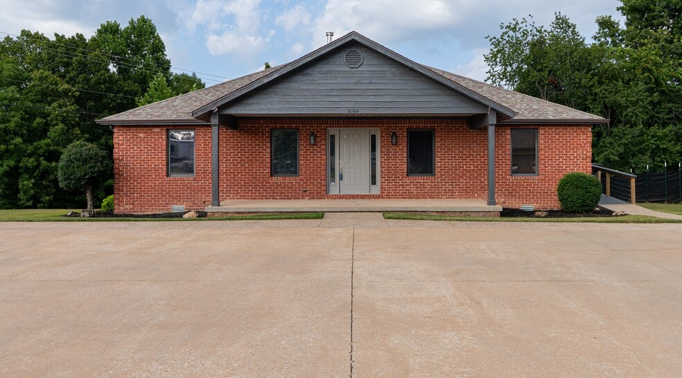 8984 S Park Rd, Rogers, AR for lease - Primary Photo - Image 1 of 28