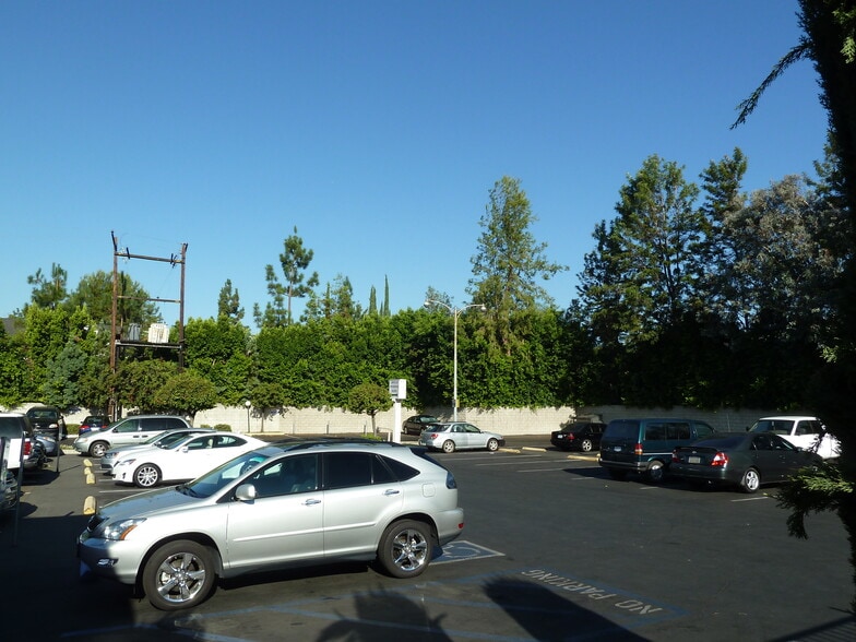 855 N Lark Ellen Ave, West Covina, CA for lease - Building Photo - Image 2 of 6
