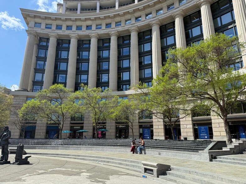 801 Pennsylvania Ave NW, Washington, DC à louer - Photo du bâtiment - Image 2 de 25