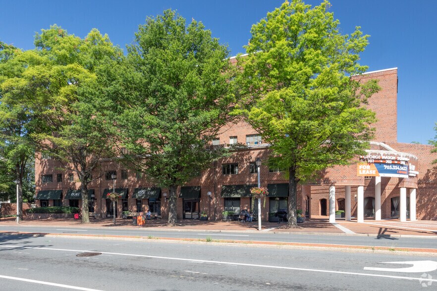 103 W Broad St, Falls Church, VA à louer - Photo du bâtiment - Image 1 de 10