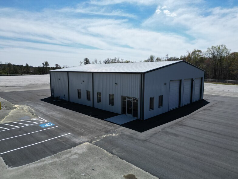 8245 Gullatt Rd, Palmetto, GA à louer - Photo du bâtiment - Image 3 de 5