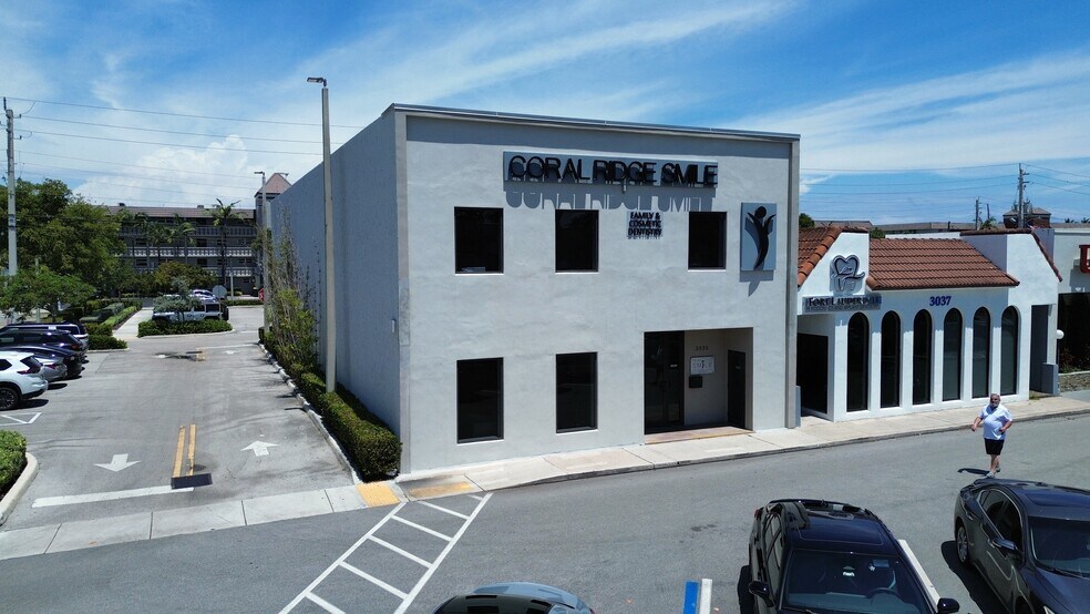 3035 E Commercial Blvd, Fort Lauderdale, FL à vendre - Photo du bâtiment - Image 1 de 116