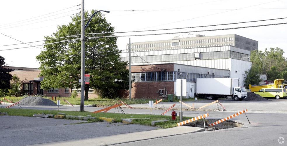 180 Rue Authier, Montréal, QC à vendre - Photo du bâtiment - Image 2 de 2