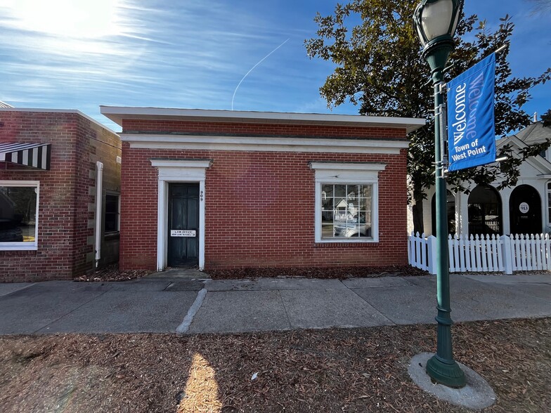 909 Main St, West Point, VA à louer - Photo du bâtiment - Image 1 de 3