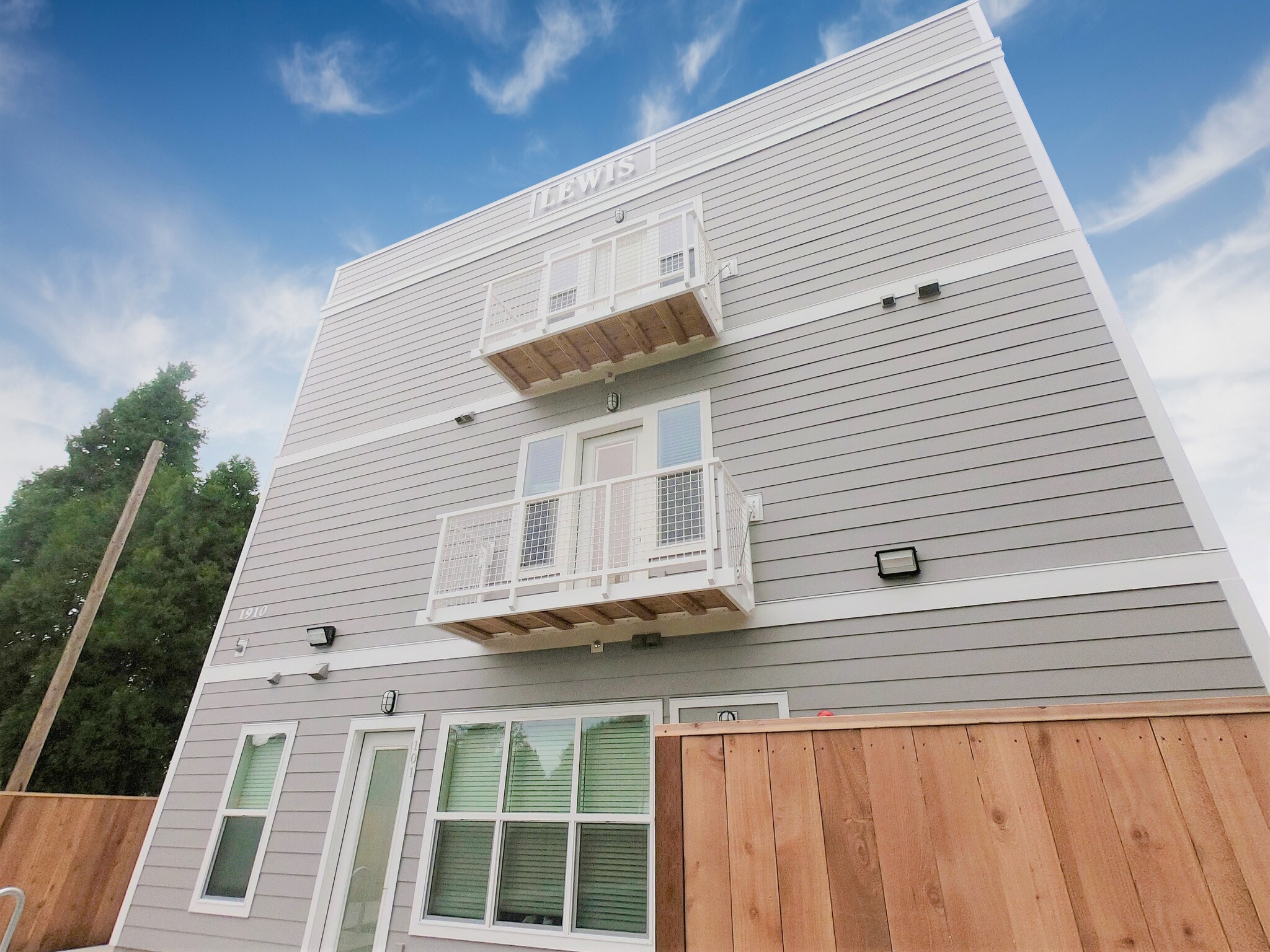 1910 E Mill Plain Blvd, Vancouver, WA à vendre Photo du bâtiment- Image 1 de 1