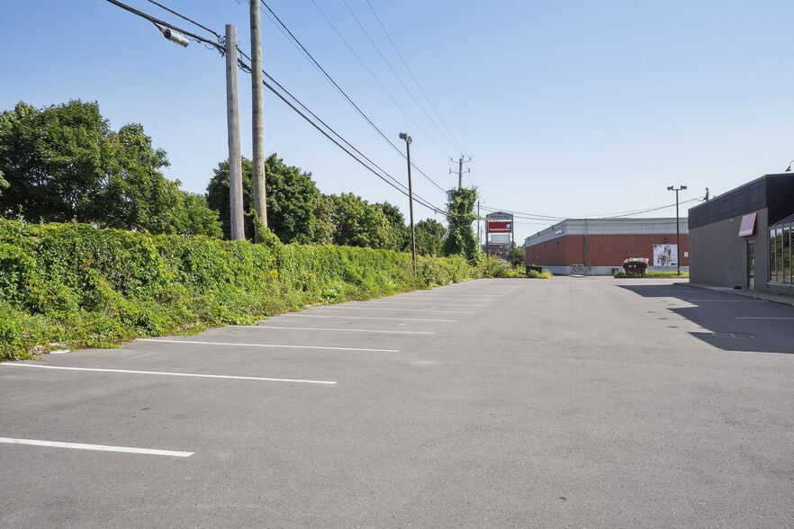 80-90 Rue Quévillon, Varennes, QC for sale - Building Photo - Image 3 of 23