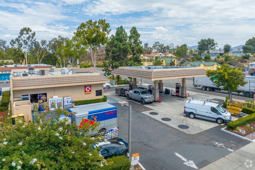 13012 Pomerado Rd, Poway, CA à vendre - Photo du bâtiment - Image 2 de 4