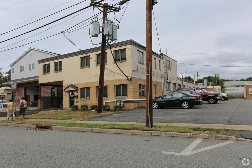 156 Huron Ave, Clifton, NJ à louer - Photo du bâtiment - Image 2 de 2