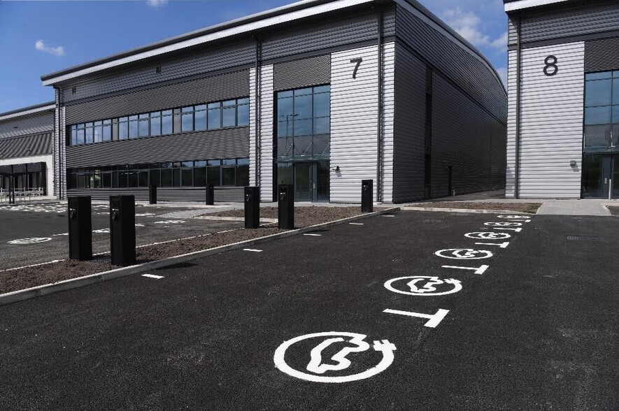 Grimshaw Ln, Manchester for lease - Building Photo - Image 3 of 23